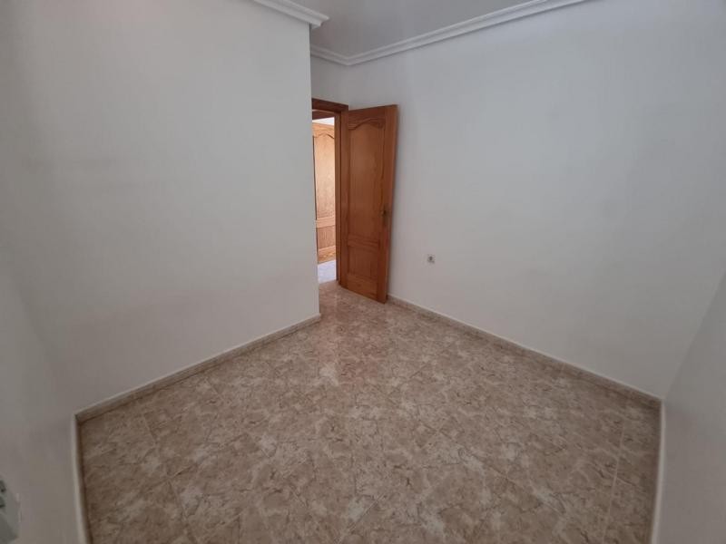 Venta de piso en Torrevieja, de 53m2 con 2 dormitorios y 1 b - foto 11