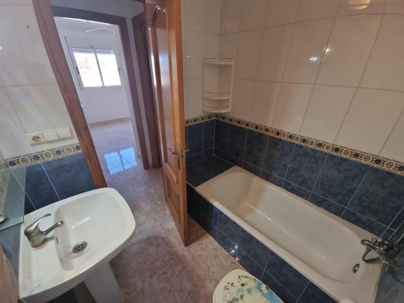 Venta de piso en Torrevieja, de 53m2 con 2 dormitorios y 1 b - foto 12