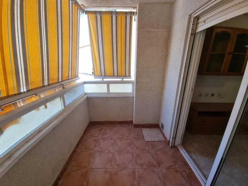 Venta de piso en Torrevieja, de 53m2 con 2 dormitorios y 1 b - foto 3