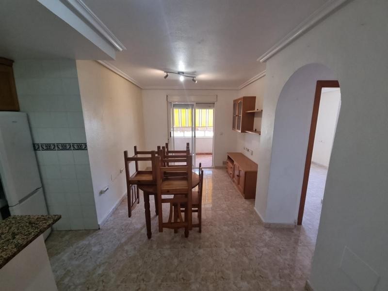 Venta de piso en Torrevieja, de 53m2 con 2 dormitorios y 1 b - foto 4