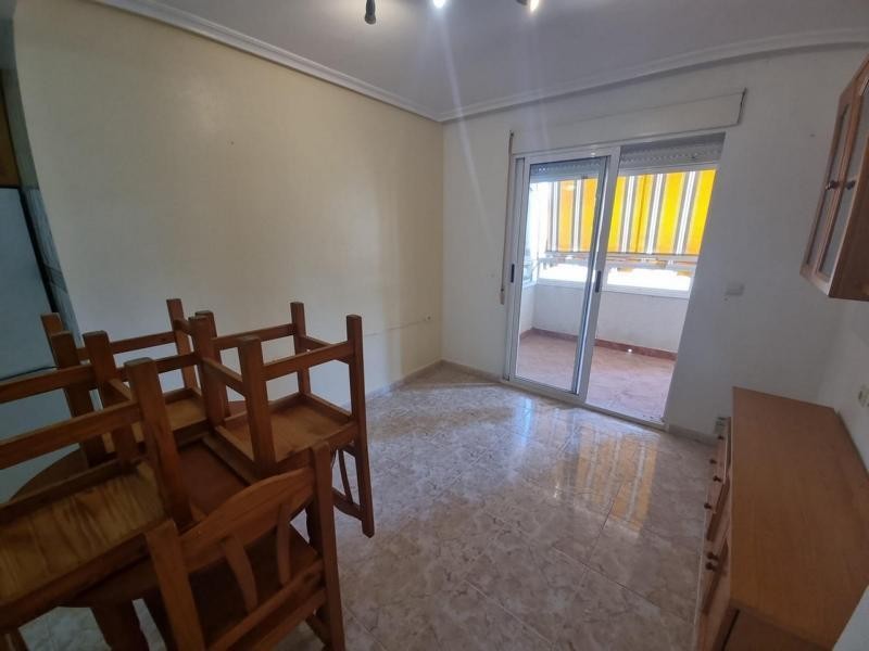 Venta de piso en Torrevieja, de 53m2 con 2 dormitorios y 1 b - foto 7