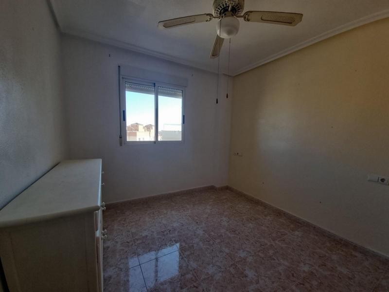 Venta de piso en Torrevieja, de 53m2 con 2 dormitorios y 1 b - foto 8
