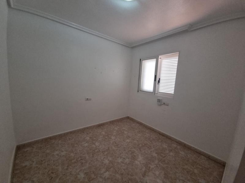 Venta de piso en Torrevieja, de 53m2 con 2 dormitorios y 1 b - foto 10