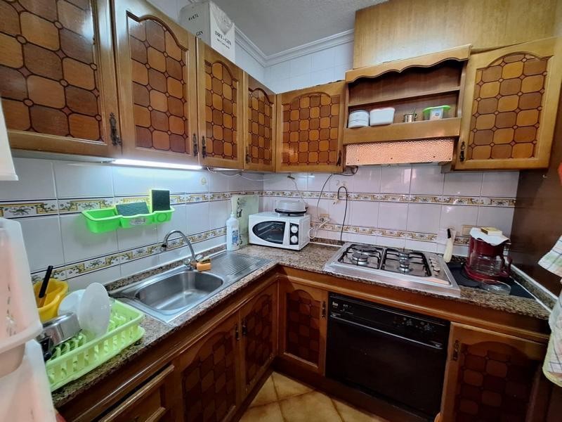 Venta de piso en Torrevieja, de 77m2 con 2 dormitorios y 1 b - foto 14