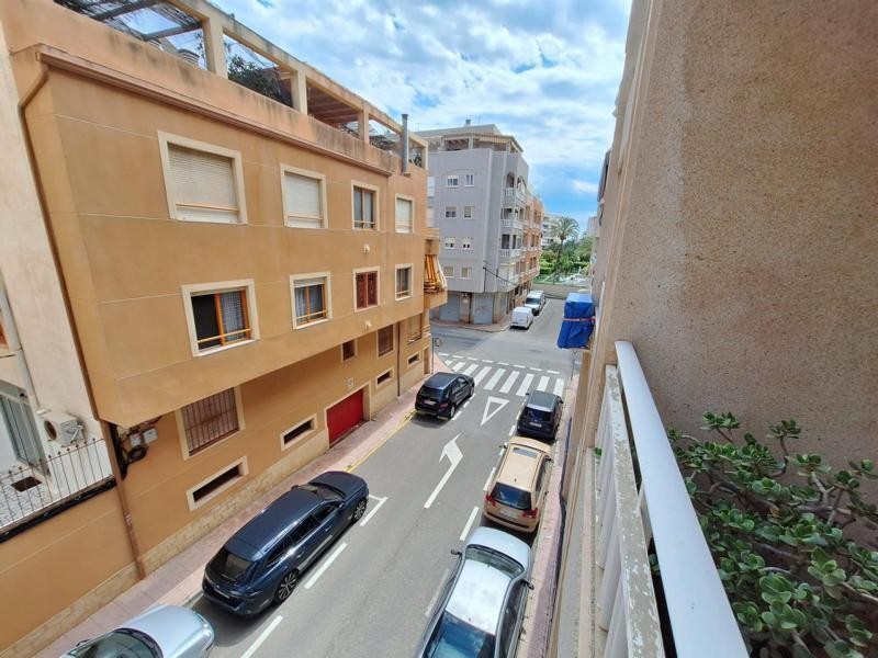 Venta de piso en Torrevieja, de 77m2 con 2 dormitorios y 1 b - foto 5