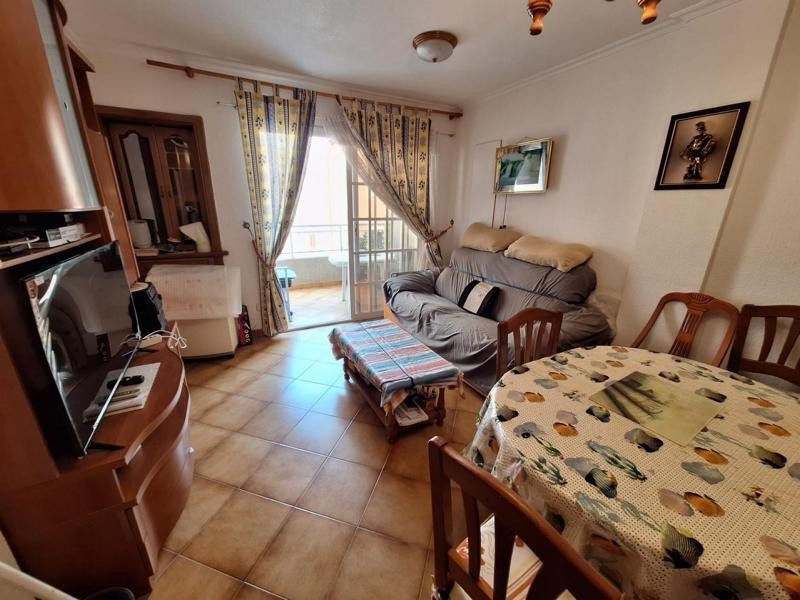 Venta de piso en Torrevieja, de 77m2 con 2 dormitorios y 1 b - foto 6