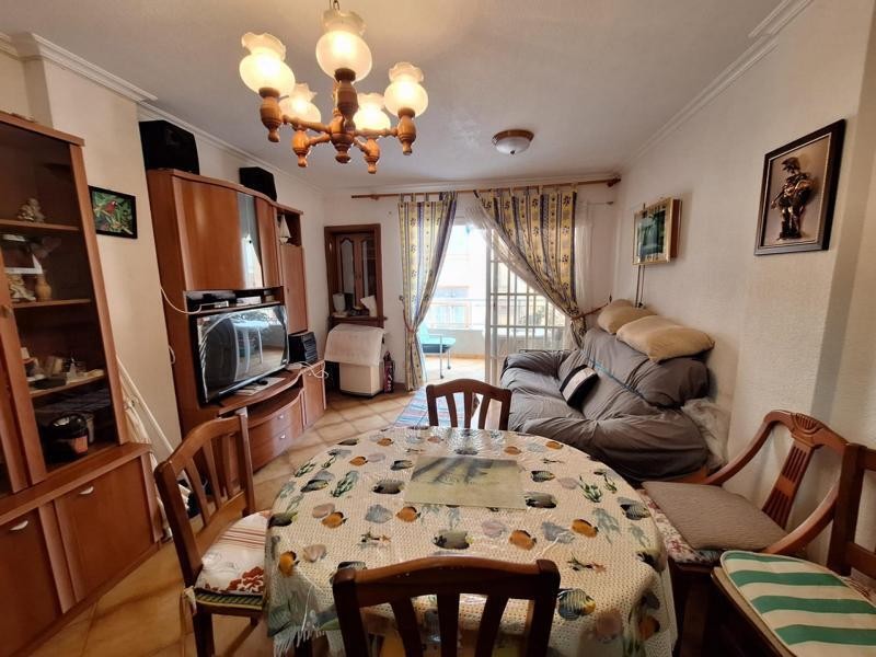 Venta de piso en Torrevieja, de 77m2 con 2 dormitorios y 1 b - foto 7