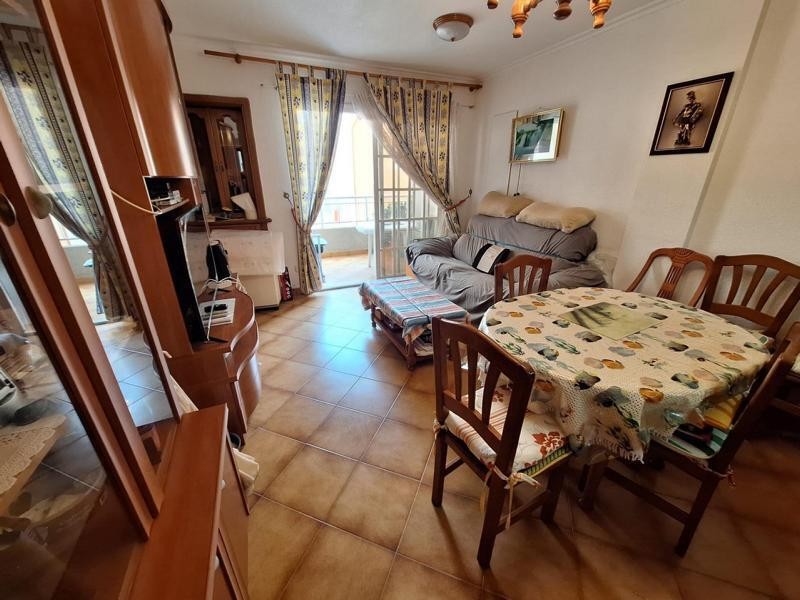 Venta de piso en Torrevieja, de 77m2 con 2 dormitorios y 1 b - foto 8