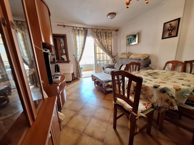 Venta de piso en Torrevieja, de 77m2 con 2 dormitorios y 1 b - foto 9