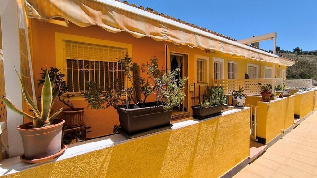 Venta de piso en Benijofar, de 75m2 con 2 dormitorios y 2 ba