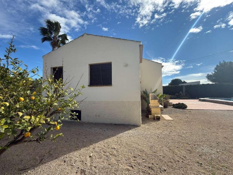 Venta de villa en Catral, de 105m2 con 2 dormitorios y 2 bañ - foto 4