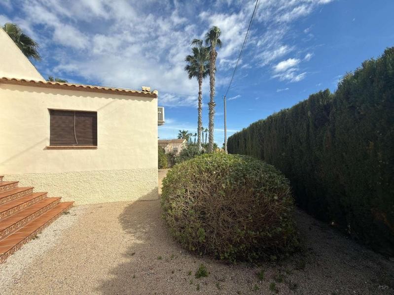 Venta de villa en Catral, de 105m2 con 2 dormitorios y 2 bañ - foto 7