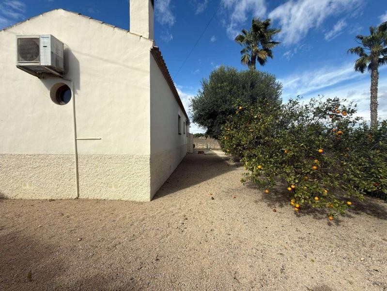 Venta de villa en Catral, de 105m2 con 2 dormitorios y 2 bañ - foto 8