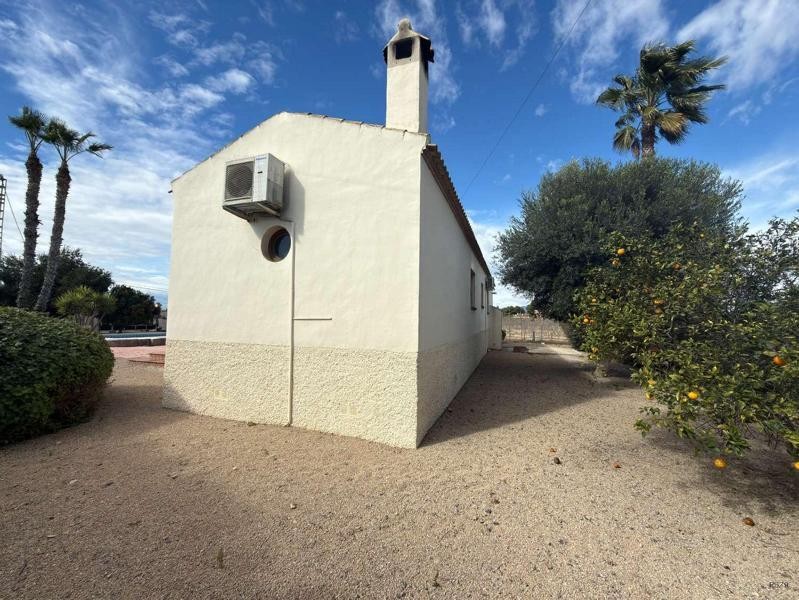 Venta de villa en Catral, de 105m2 con 2 dormitorios y 2 bañ - foto 9
