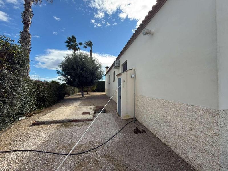 Venta de villa en Catral, de 105m2 con 2 dormitorios y 2 bañ - foto 10