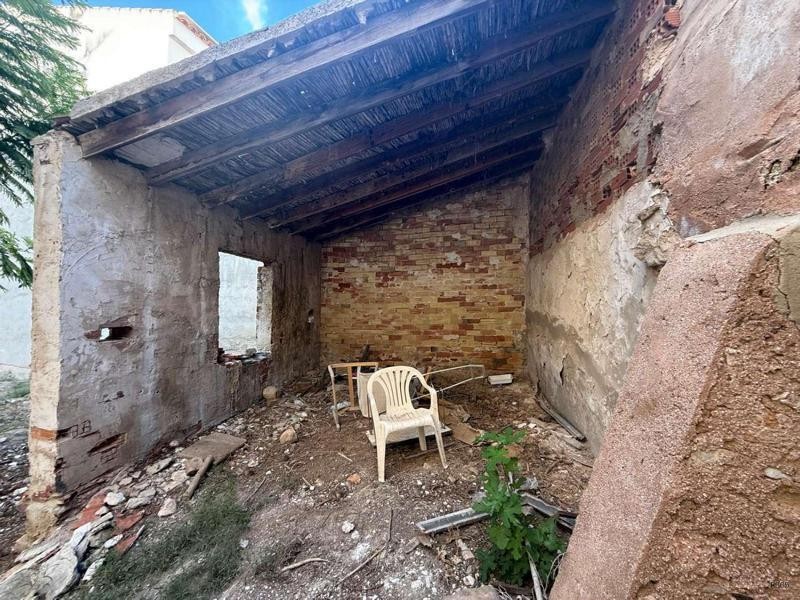Venta de adosado en Catral, de 500m2 con 5 dormitorios y 2 b - foto 2