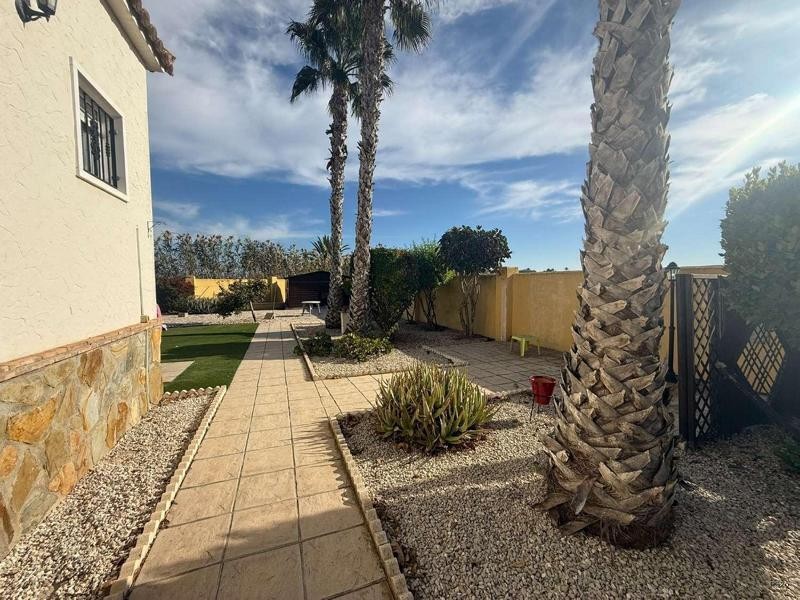 Venta de villa en Catral, de 169m2 con 4 dormitorios y 3 bañ - foto 12