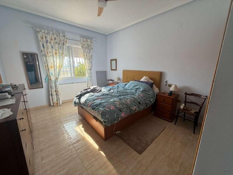 Venta de villa en Catral, de 169m2 con 4 dormitorios y 3 bañ - foto 17