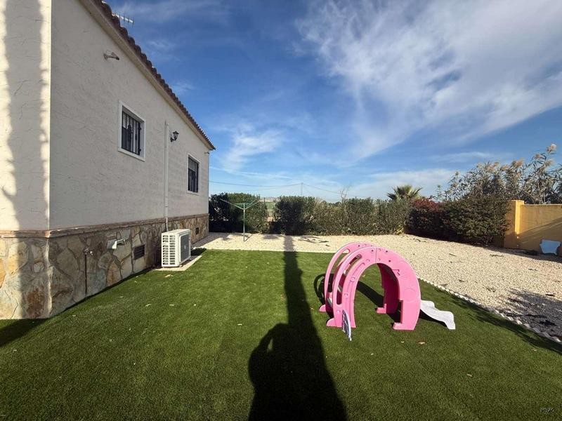 Venta de villa en Catral, de 169m2 con 4 dormitorios y 3 bañ - foto 19
