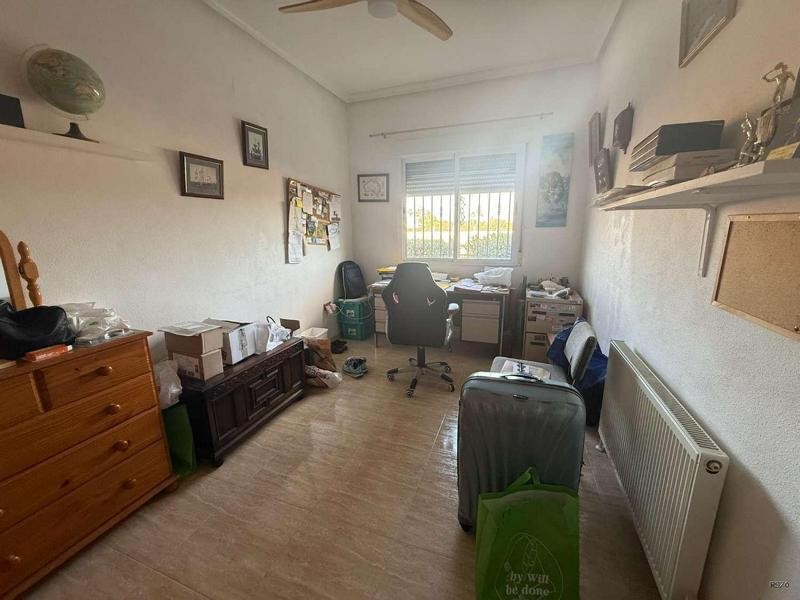 Venta de villa en Catral, de 169m2 con 4 dormitorios y 3 bañ - foto 3