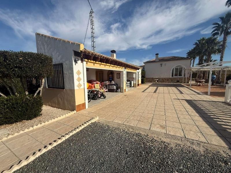 Venta de villa en Catral, de 169m2 con 4 dormitorios y 3 bañ - foto 21