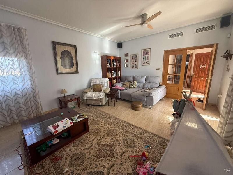Venta de villa en Catral, de 169m2 con 4 dormitorios y 3 bañ - foto 23