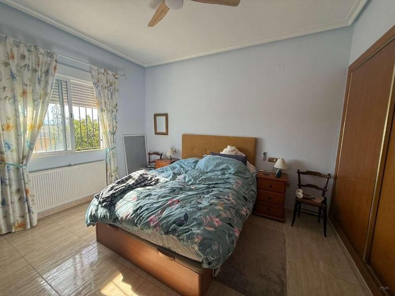 Venta de villa en Catral, de 169m2 con 4 dormitorios y 3 bañ - foto 28