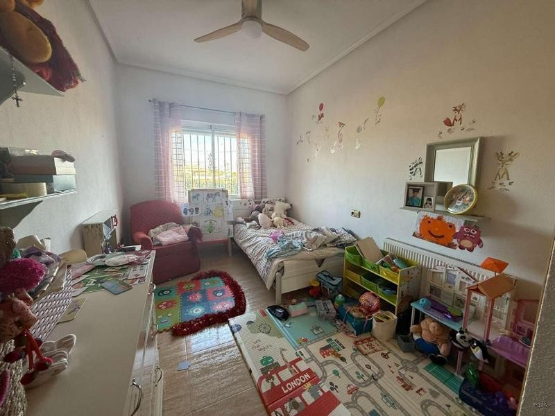 Venta de villa en Catral, de 169m2 con 4 dormitorios y 3 bañ - foto 29