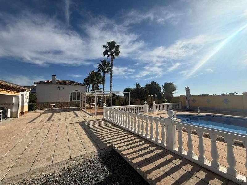 Venta de villa en Catral, de 169m2 con 4 dormitorios y 3 bañ - foto 32