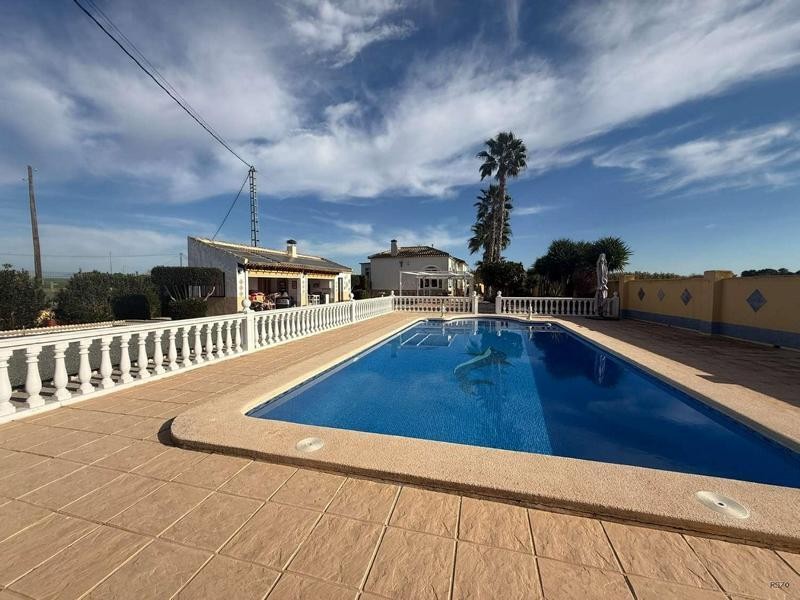 Venta de villa en Catral, de 169m2 con 4 dormitorios y 3 bañ - foto 33