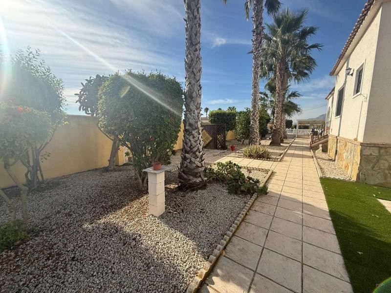 Venta de villa en Catral, de 169m2 con 4 dormitorios y 3 bañ - foto 34