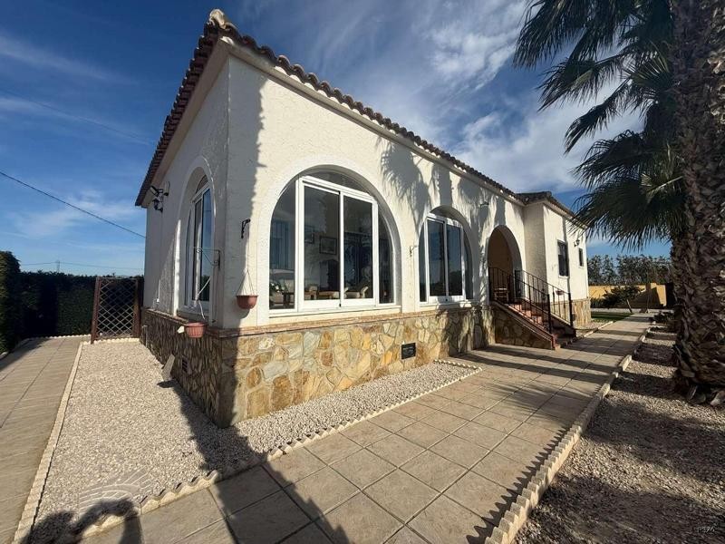 Venta de villa en Catral, de 169m2 con 4 dormitorios y 3 bañ - foto 35