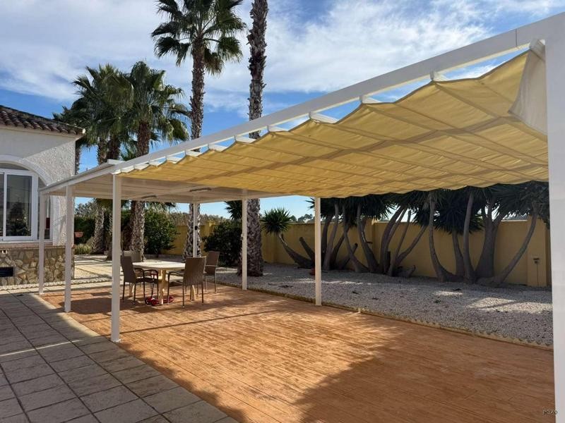 Venta de villa en Catral, de 169m2 con 4 dormitorios y 3 bañ - foto 36