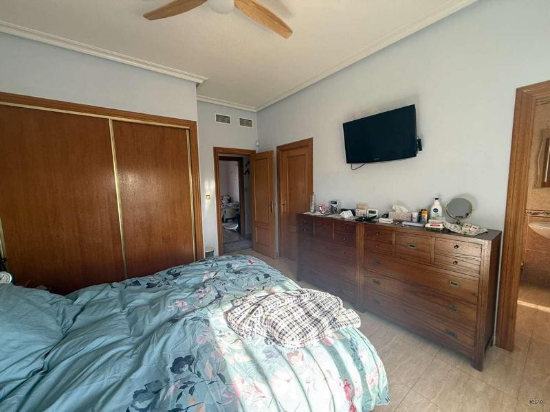 Venta de villa en Catral, de 169m2 con 4 dormitorios y 3 bañ - foto 38