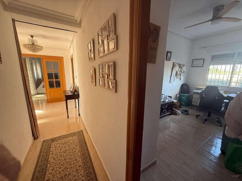 Venta de villa en Catral, de 169m2 con 4 dormitorios y 3 bañ - foto 5