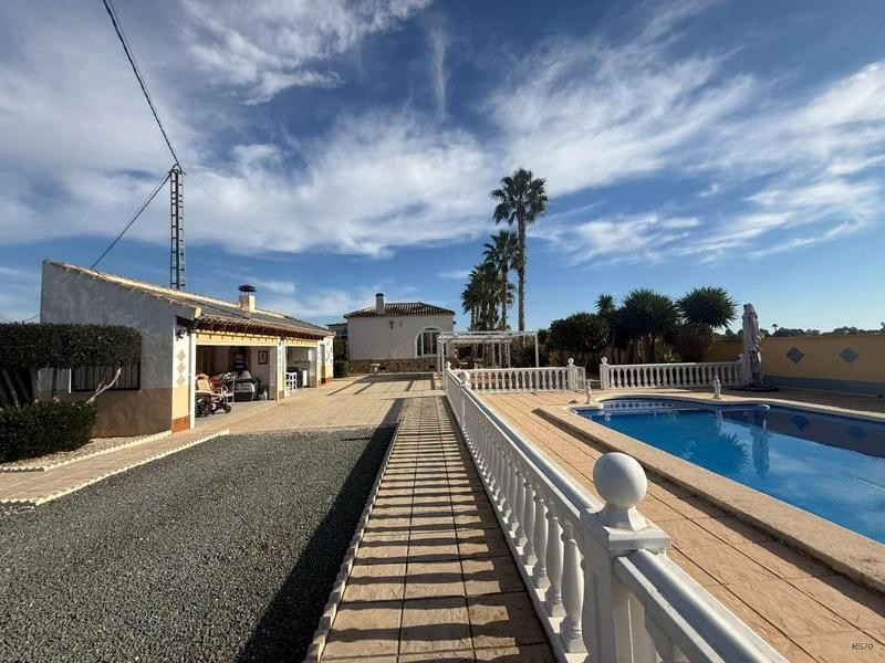 Venta de villa en Catral, de 169m2 con 4 dormitorios y 3 bañ - foto 46