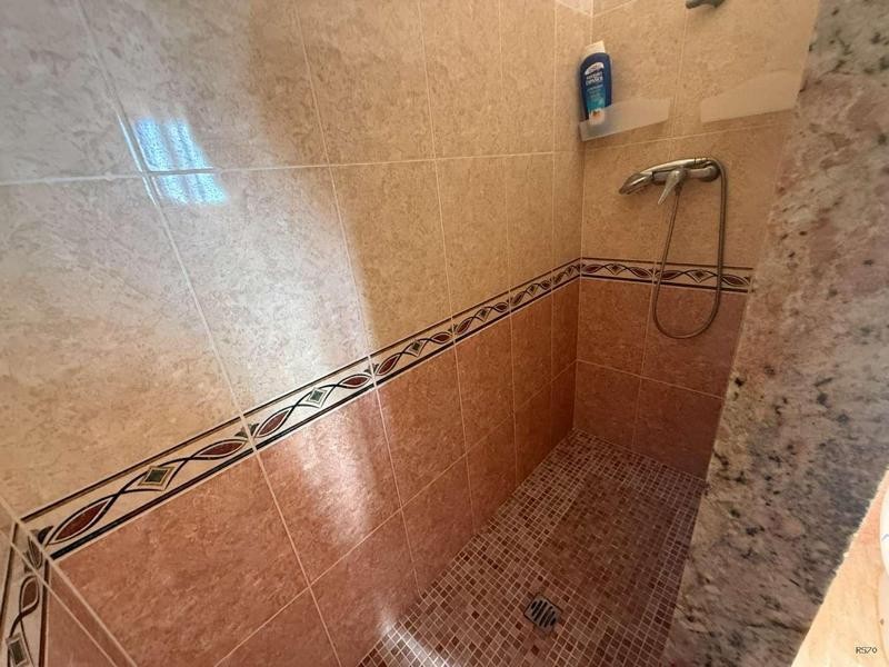 Venta de villa en Catral, de 169m2 con 4 dormitorios y 3 bañ - foto 47