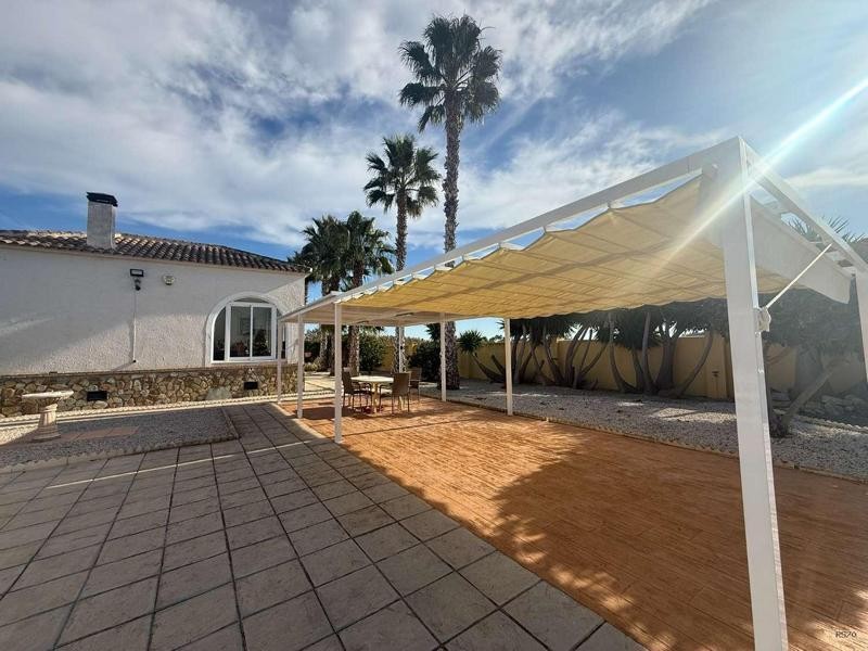 Venta de villa en Catral, de 169m2 con 4 dormitorios y 3 bañ - foto 50