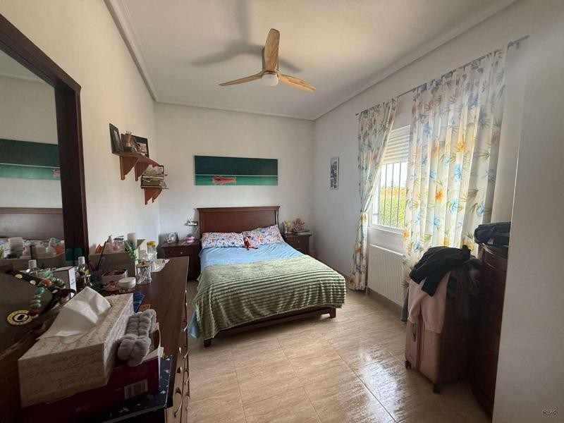 Venta de villa en Catral, de 169m2 con 4 dormitorios y 3 bañ - foto 51
