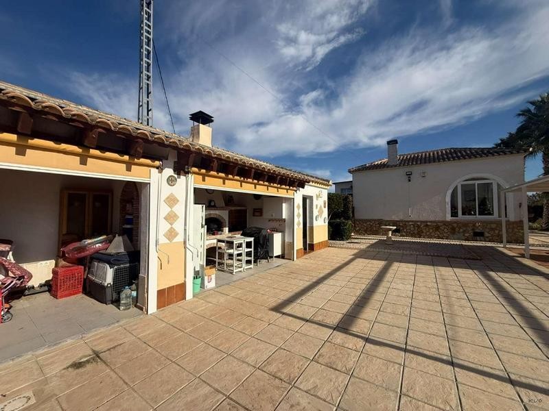 Venta de villa en Catral, de 169m2 con 4 dormitorios y 3 bañ - foto 55