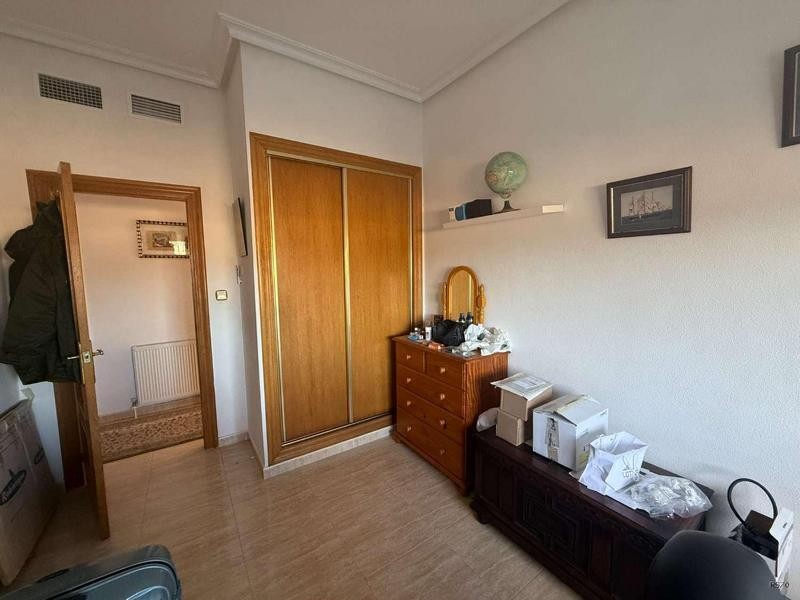 Venta de villa en Catral, de 169m2 con 4 dormitorios y 3 bañ - foto 59
