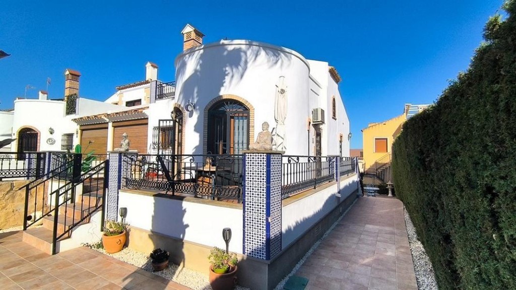 Venta de villa en Algorfa, de 122m2 con 3 dormitorios y 2 ba
