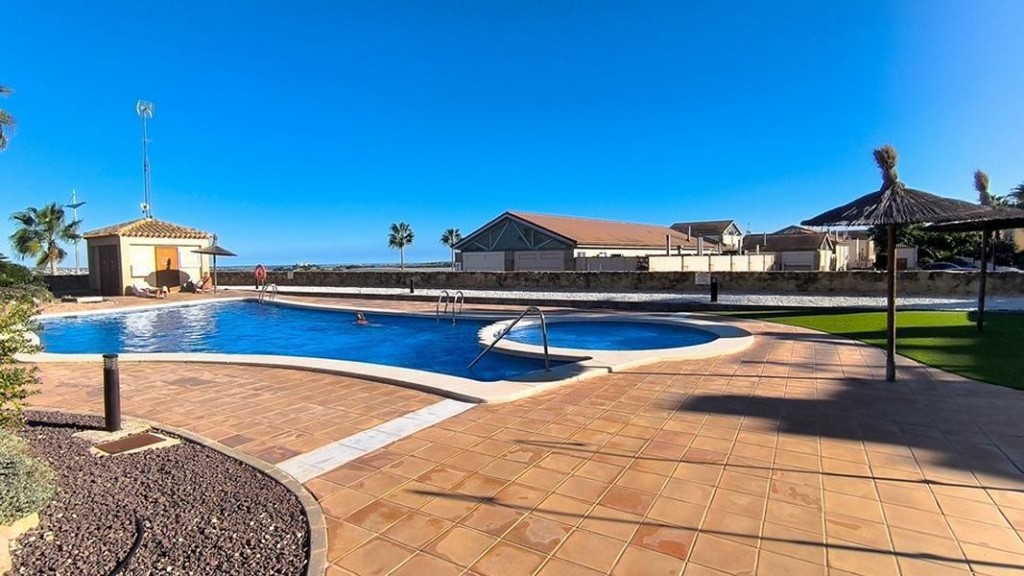 Venta de villa en Algorfa, de 122m2 con 3 dormitorios y 2 ba - foto 4
