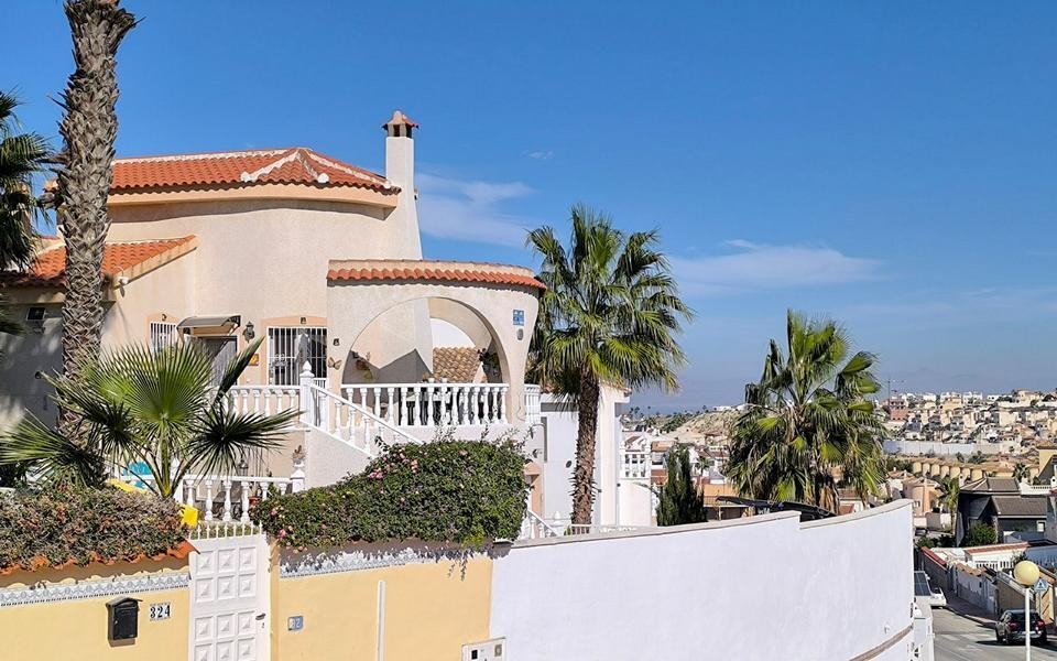 Venta de villa en Ciudad quesada, de 182m2 con 4 dormitorios - foto 3