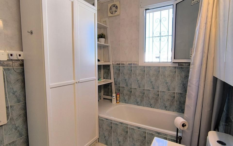 Venta de villa en Ciudad quesada, de 182m2 con 4 dormitorios - foto 25
