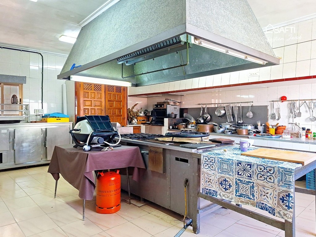 Edificio compuesto de un restaurante y 2 viviendas. - foto 13