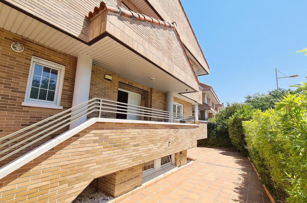 ¡INVERSIÓN SEGURA Y RENTABLE! VENTA DE CHALET PAREADO EN ESQ - foto 2