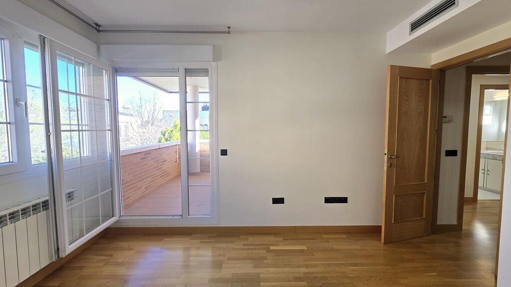¡INVERSIÓN SEGURA Y RENTABLE! VENTA DE CHALET PAREADO EN ESQ - foto 18