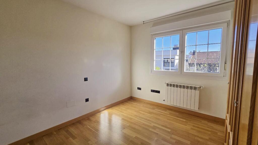¡INVERSIÓN SEGURA Y RENTABLE! VENTA DE CHALET PAREADO EN ESQ - foto 23