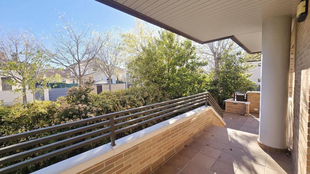 ¡INVERSIÓN SEGURA Y RENTABLE! VENTA DE CHALET PAREADO EN ESQ - foto 4